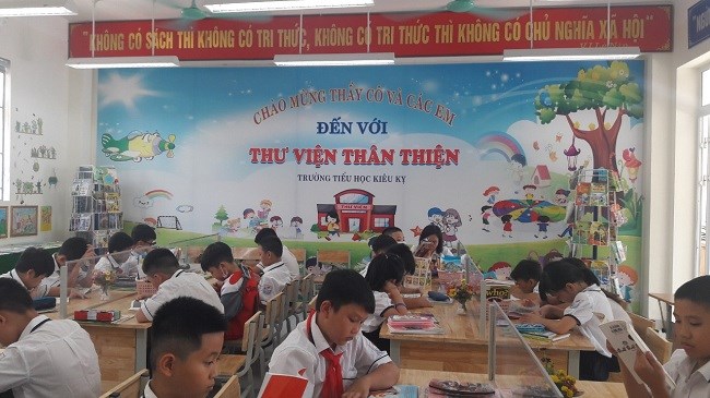 Tiết đọc sách của học sinh khối 4 trong ngày khai giảng năm học mới